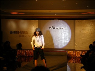 耐卡服飾春夏產(chǎn)品發(fā)布會廣告設(shè)計(jì) 廣州大舞臺的時(shí)尚盛宴